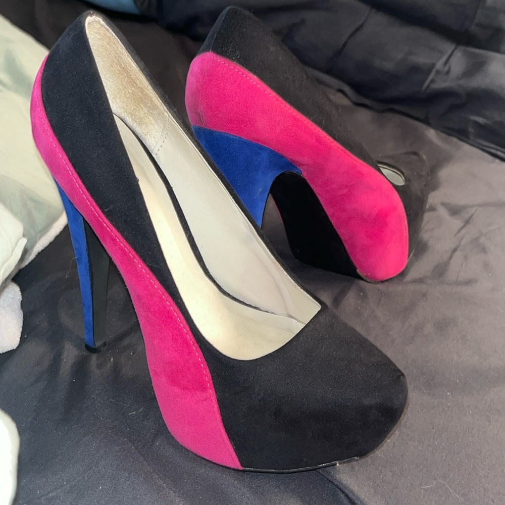 Multicolor heels 🩷🩵🖤